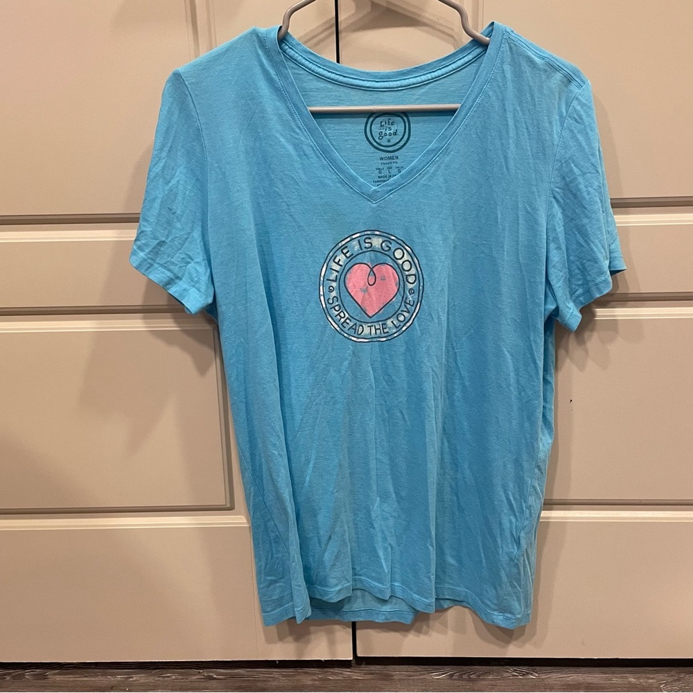Life is Good Women Classic Fit "Spread The Love" blue short sleeve v neck large